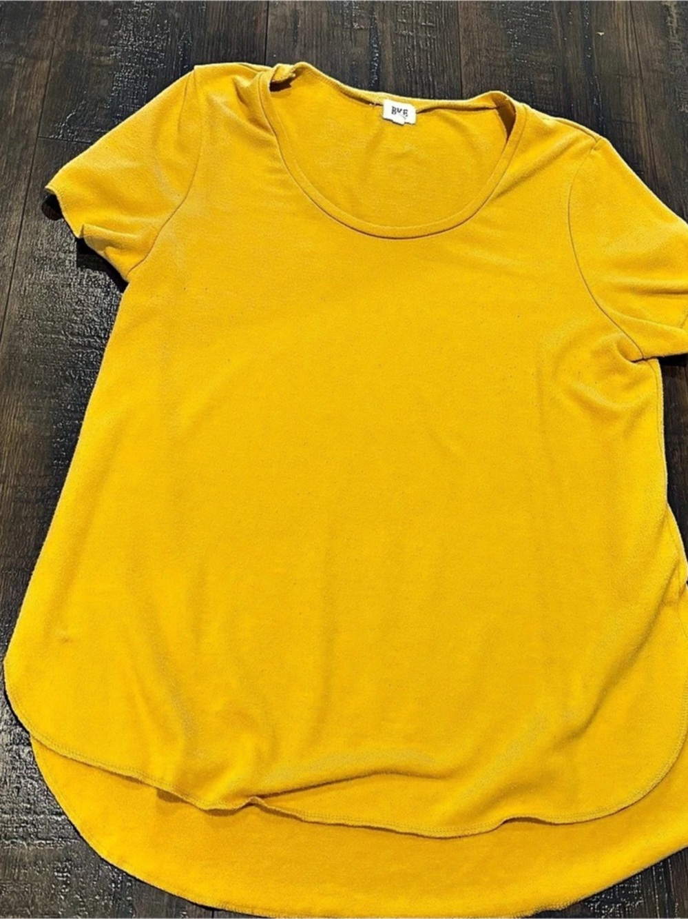BKE Short Sleeve Scoop Neck Tee in Yellow Like New